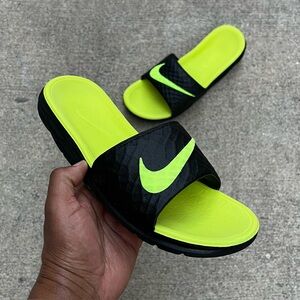 NIKE BENASSI SOLARSOFT SLIDES NOT JDI BLACKS VOLTS NEON COMFY
